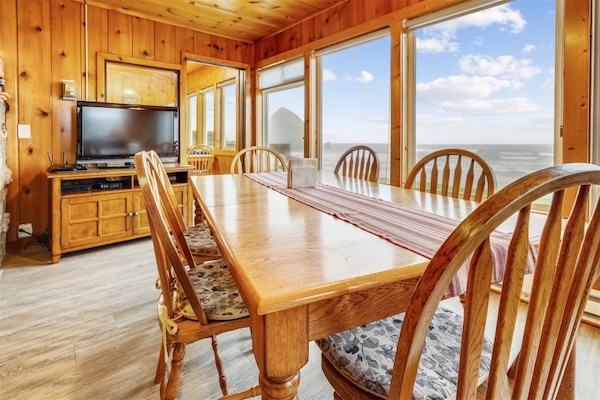 Beachcomber Vacation Rental Haystack Rock View